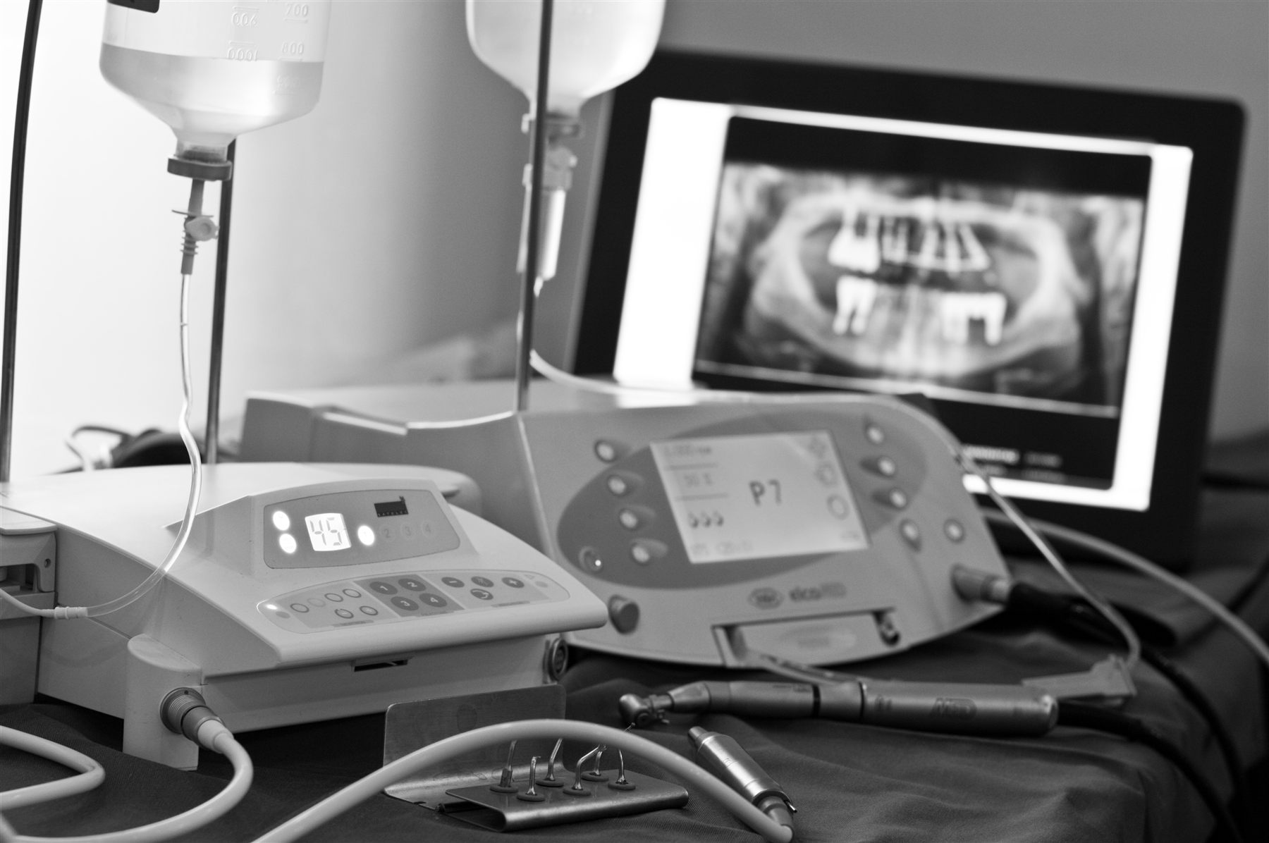 Surgical equipment and digital radiography at the clinic
